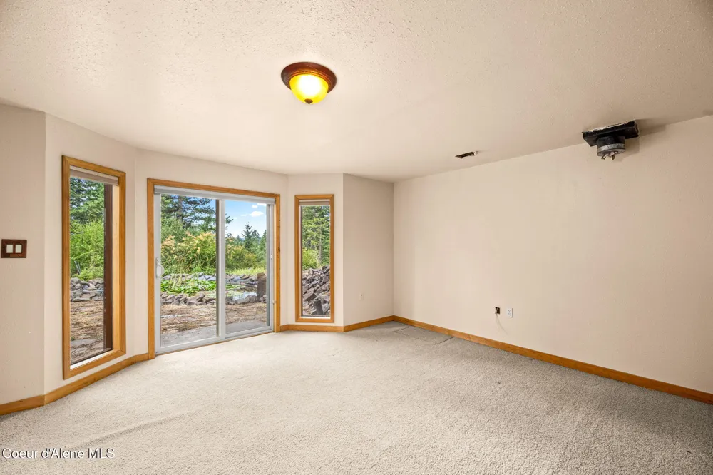 5671 E Wildlife Trail Hayden, ID 83835