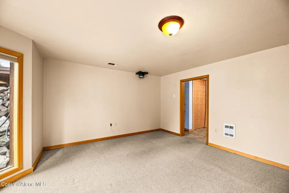 5671 E Wildlife Trail Hayden, ID 83835