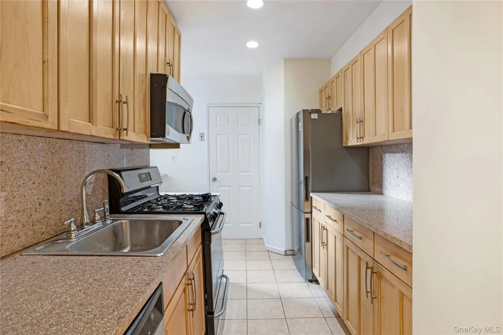 72-10 112th Street #5B Forest Hills, NY 11375