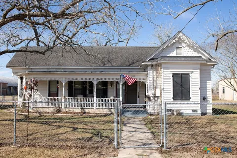 202 E 4th St.