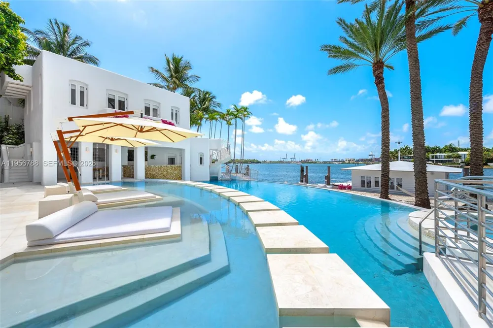 24 S Hibiscus Dr Miami Beach, FL 33139