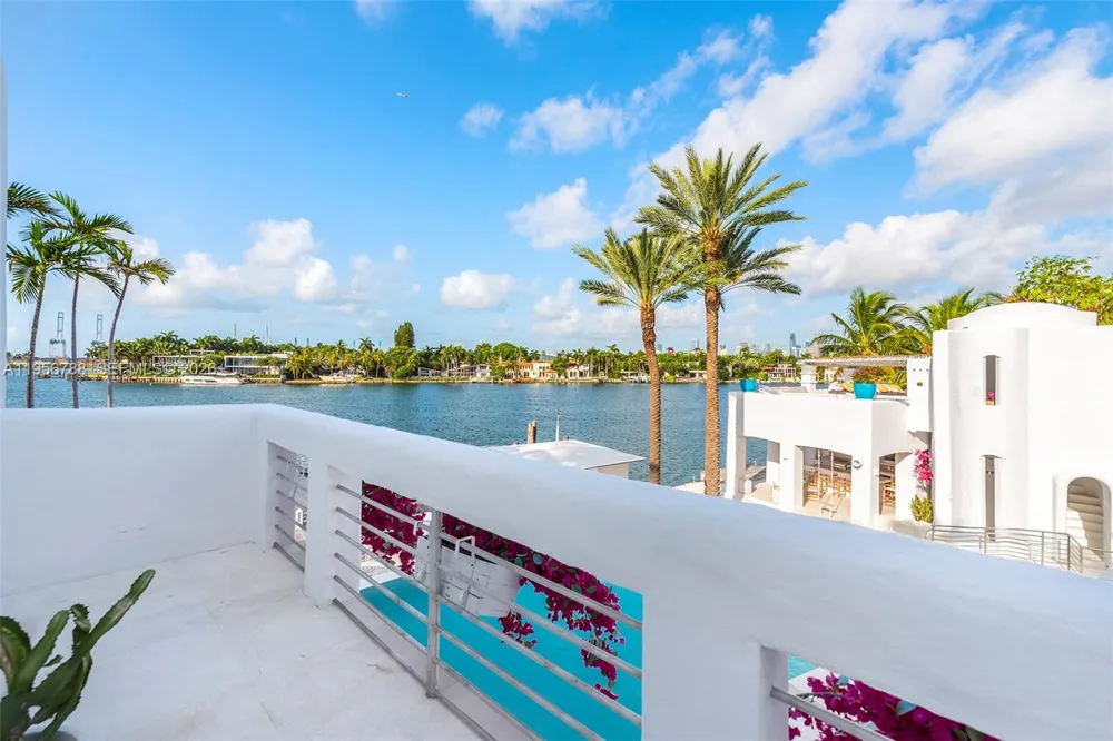 24 S Hibiscus Dr Miami Beach, FL 33139
