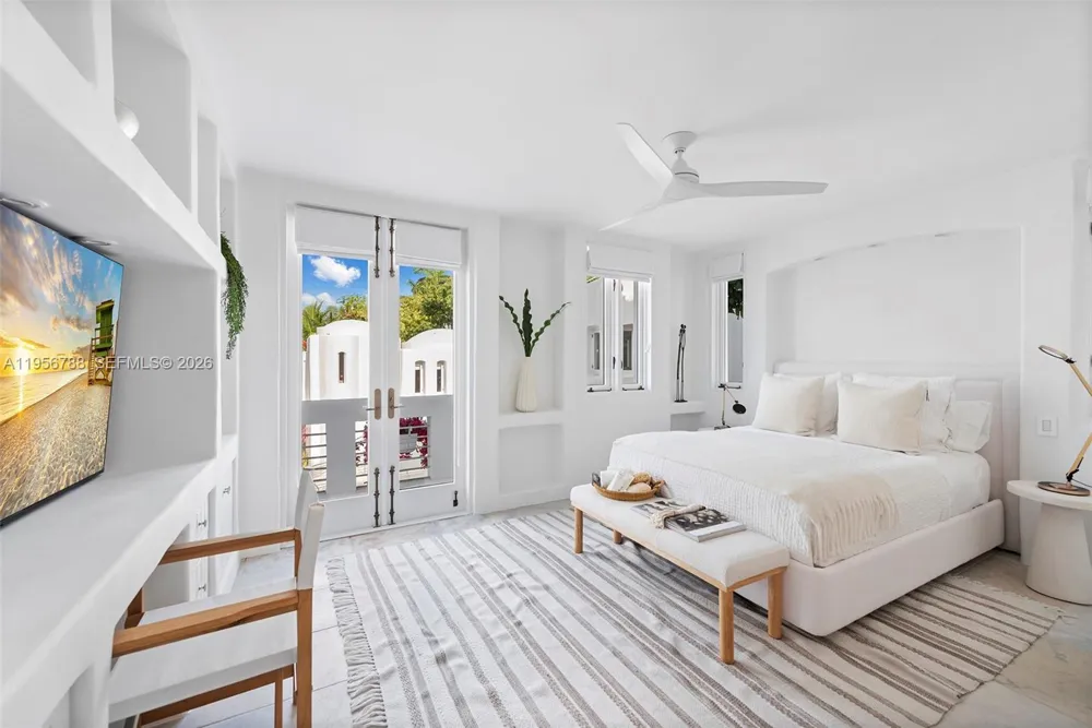 24 S Hibiscus Dr Miami Beach, FL 33139