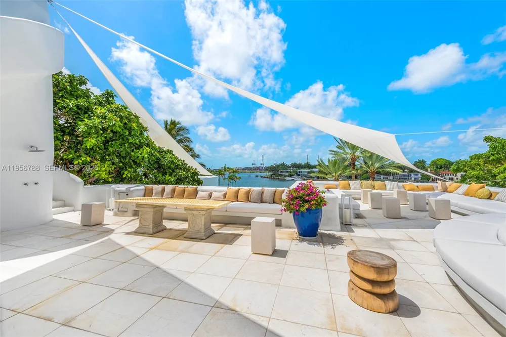 24 S Hibiscus Dr Miami Beach, FL 33139