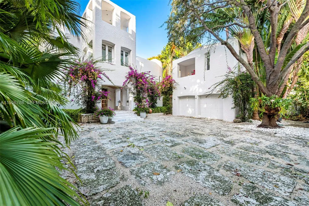 24 S Hibiscus Dr Miami Beach, FL 33139