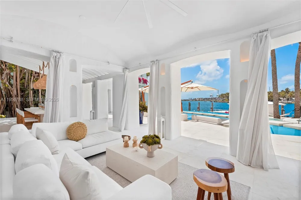 24 S Hibiscus Dr Miami Beach, FL 33139
