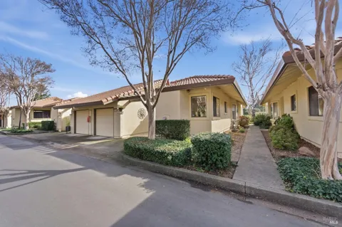 77 Fountain Grove Circle