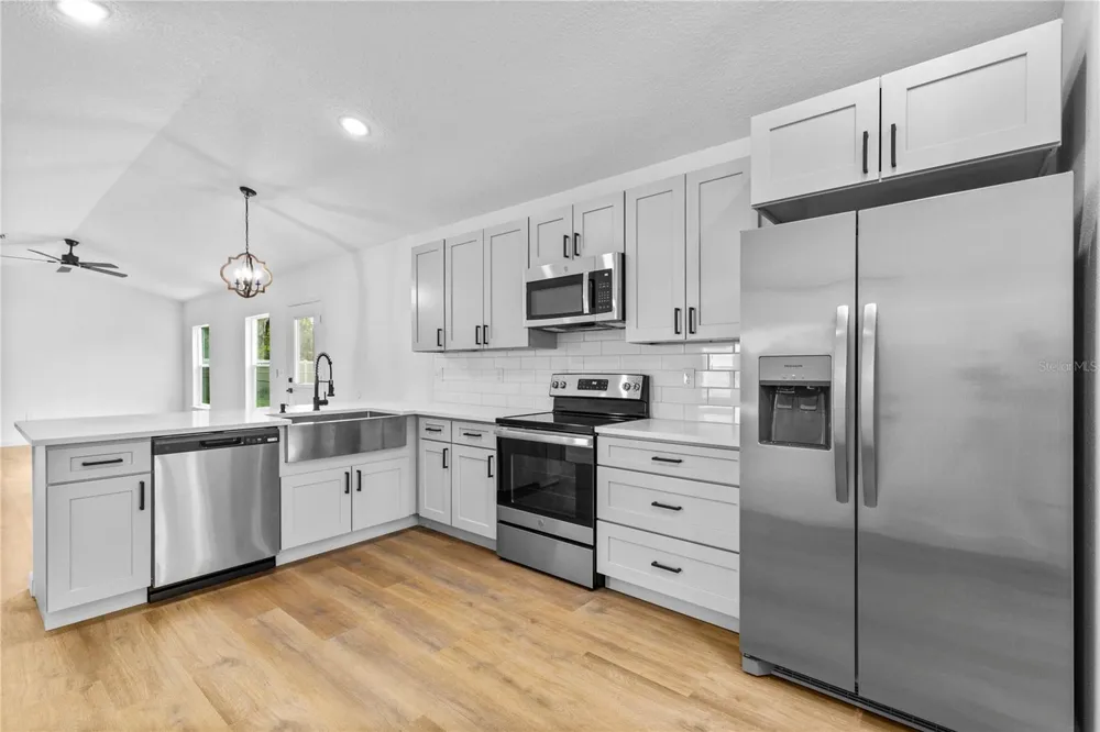 1012 E HAZZARD Eustis, FL 32726