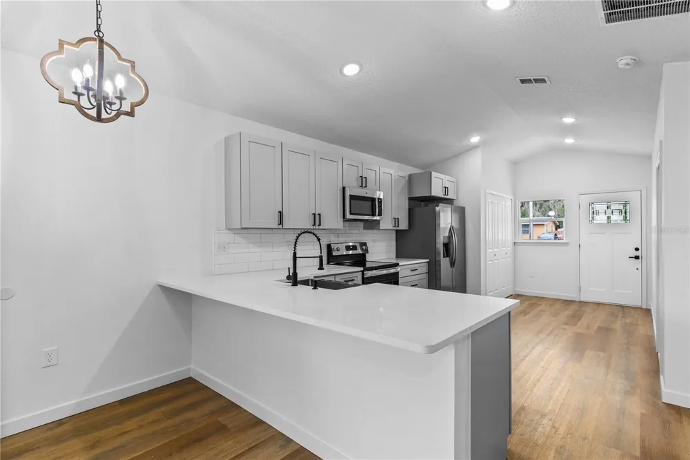 1012 E HAZZARD Eustis, FL 32726