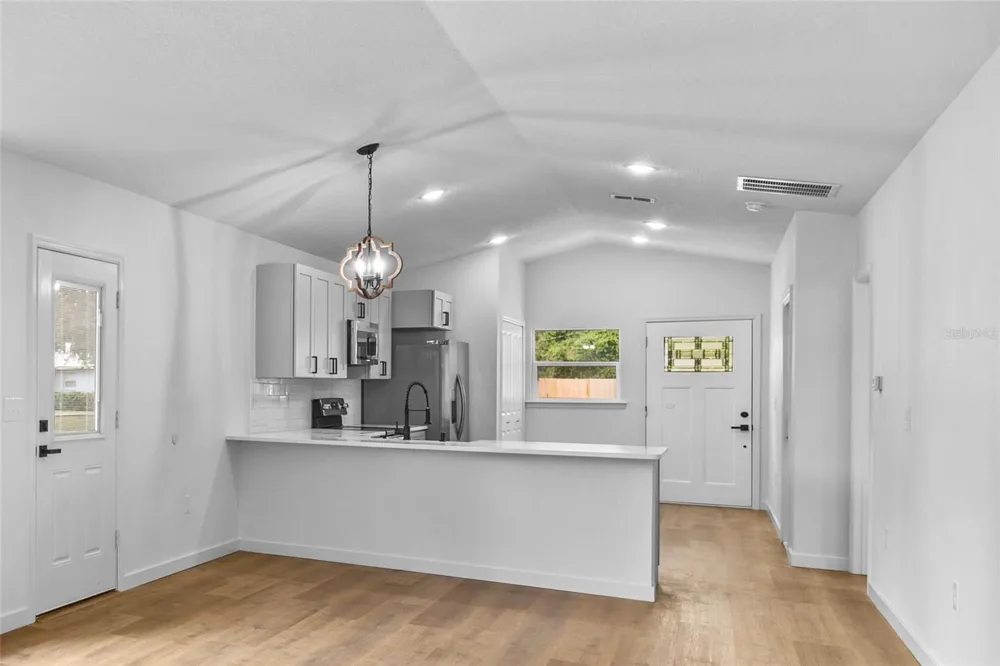 1012 E HAZZARD Eustis, FL 32726
