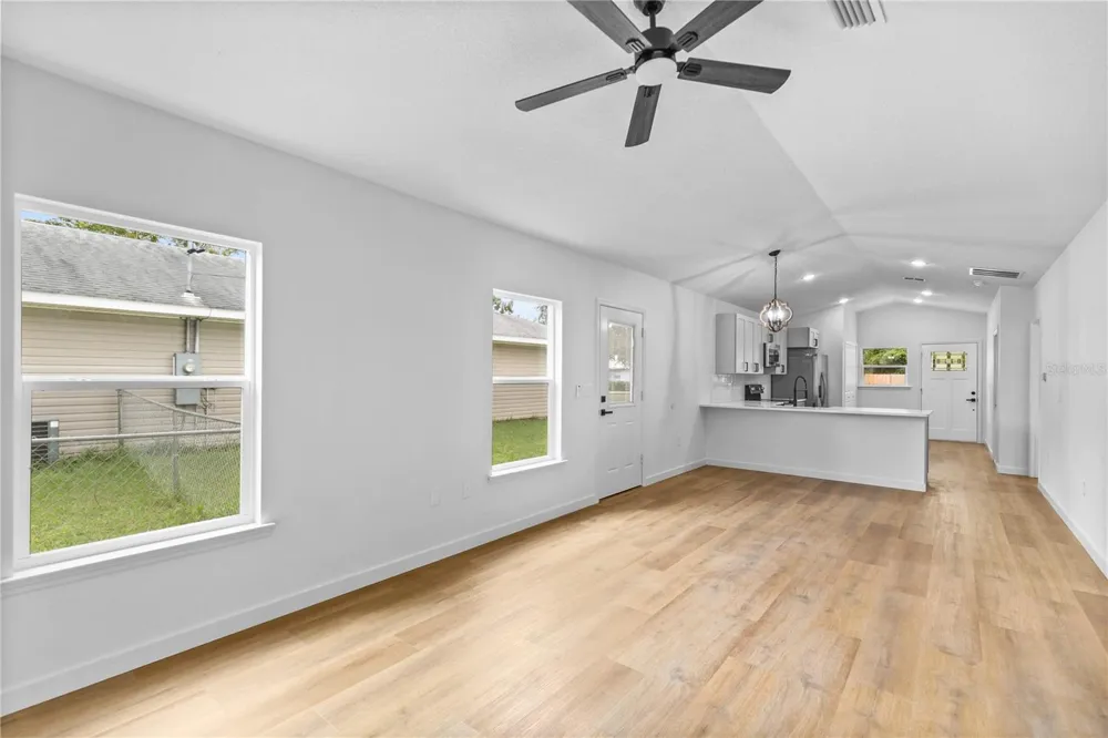 1012 E HAZZARD Eustis, FL 32726