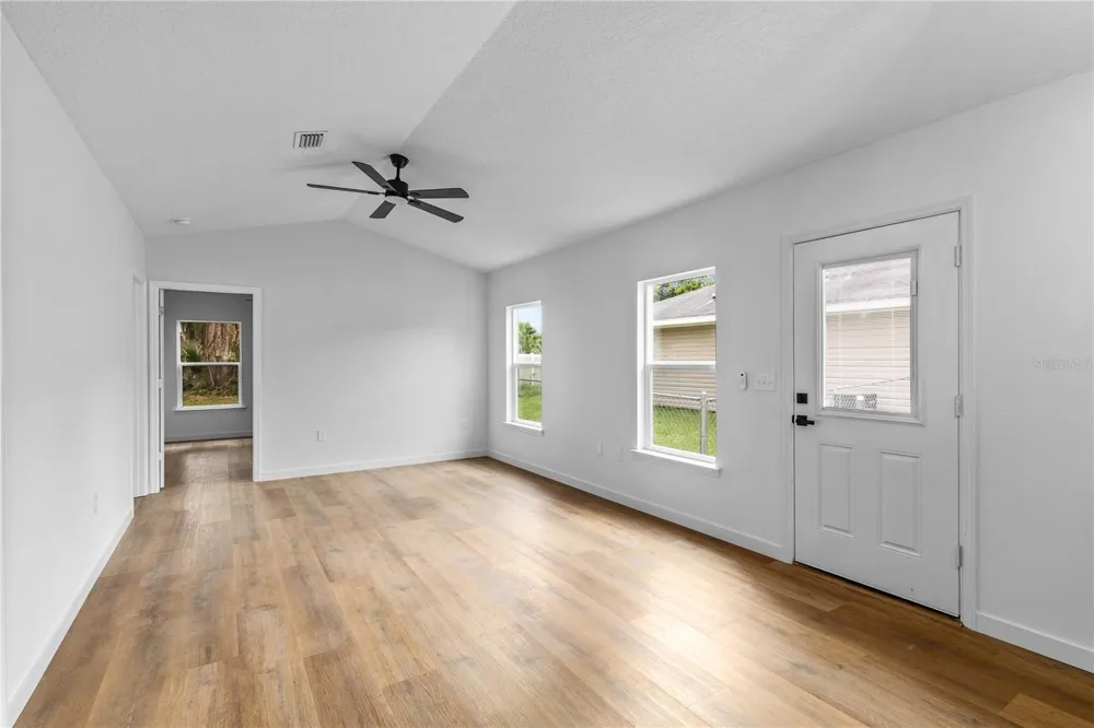 1012 E HAZZARD Eustis, FL 32726