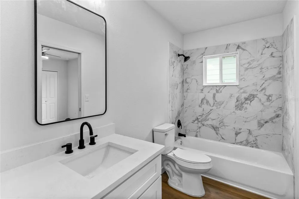1012 E HAZZARD Eustis, FL 32726