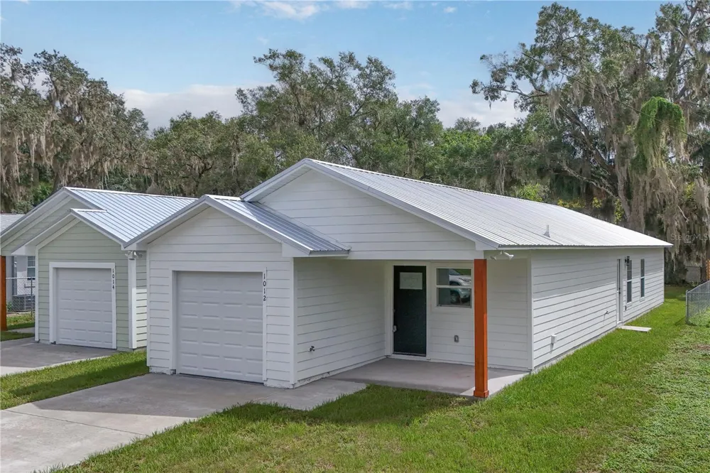 1012 E HAZZARD Eustis, FL 32726