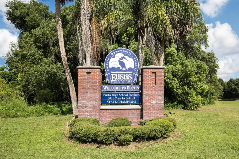 1012 E HAZZARD Eustis, FL 32726