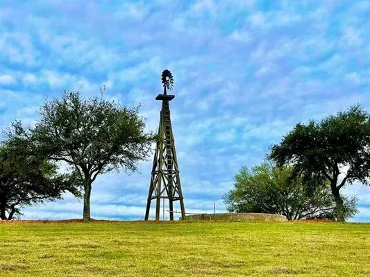 234 Lakeland Ranch Hillister, TX 77624