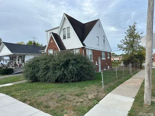 21975 Beechwood Avenue