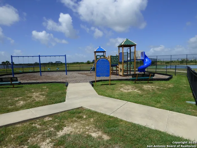 3410 Beachside Blvd. Palacios, TX 77465