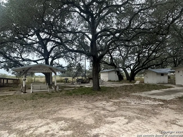 1150 County Road 765 Moore, TX 78057