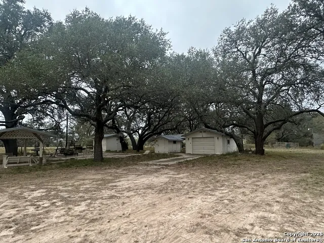 1150 County Road 765 Moore, TX 78057