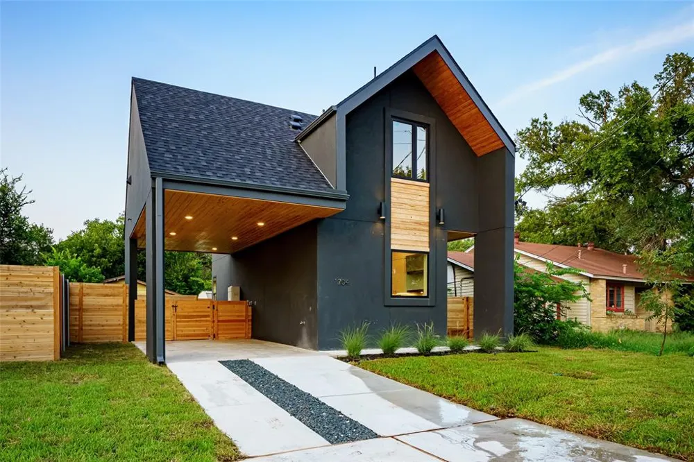 1704 E 32nd Street #B