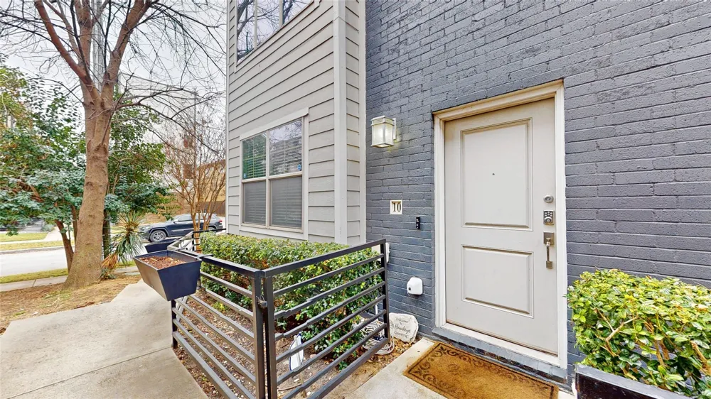 5811 Bryan Parkway #10