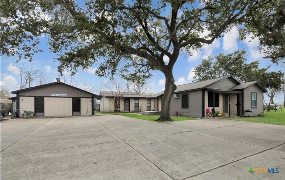 1916 Holloman Drive Port Lavaca, TX 77979