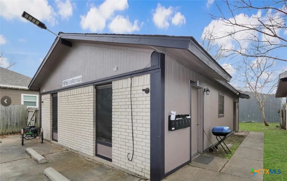 1916 Holloman Drive Port Lavaca, TX 77979