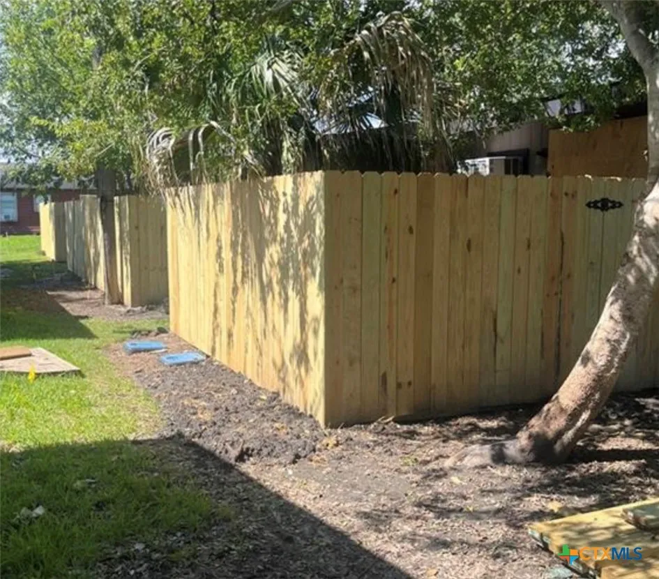1916 Holloman Drive Port Lavaca, TX 77979