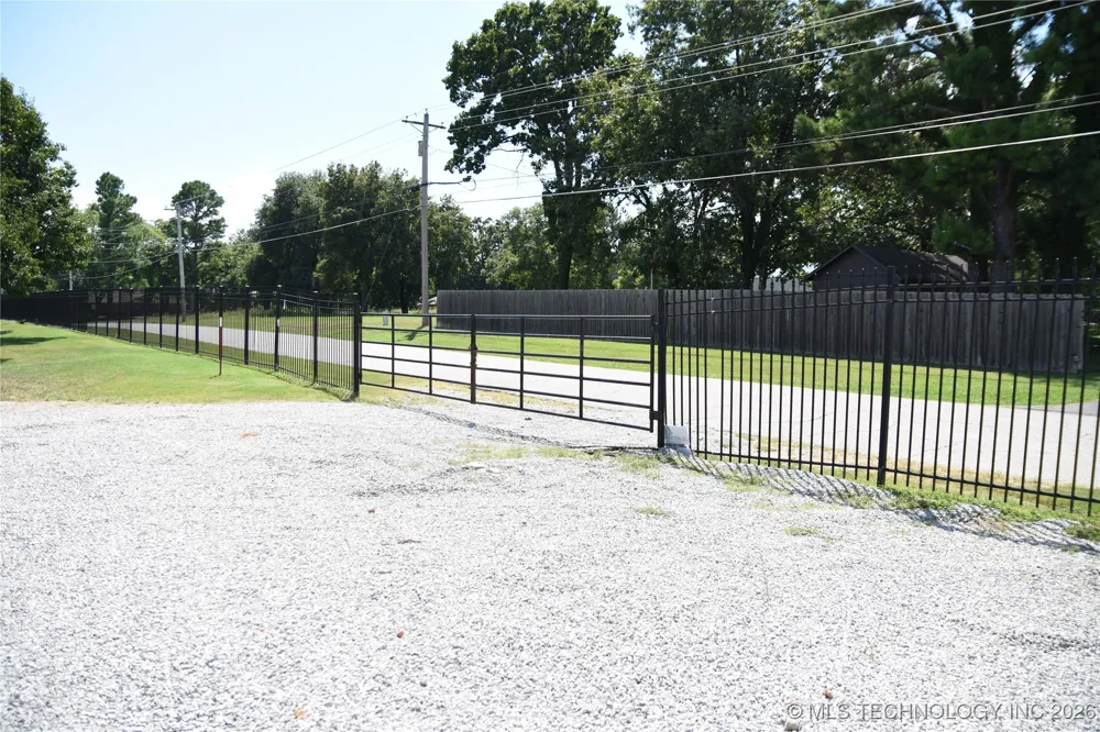 37094 S Cliff Crest Drive Langley, OK 74350