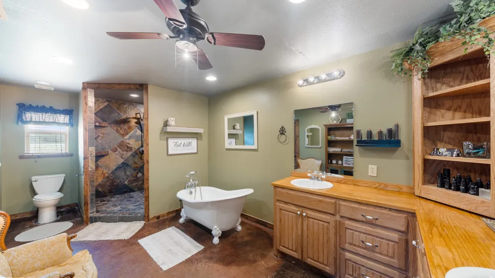 5801 County Road 4128 Scurry, TX 75158