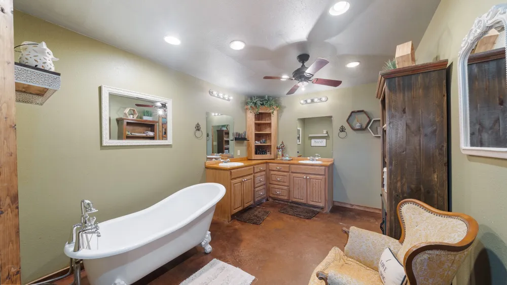 5801 County Road 4128 Scurry, TX 75158