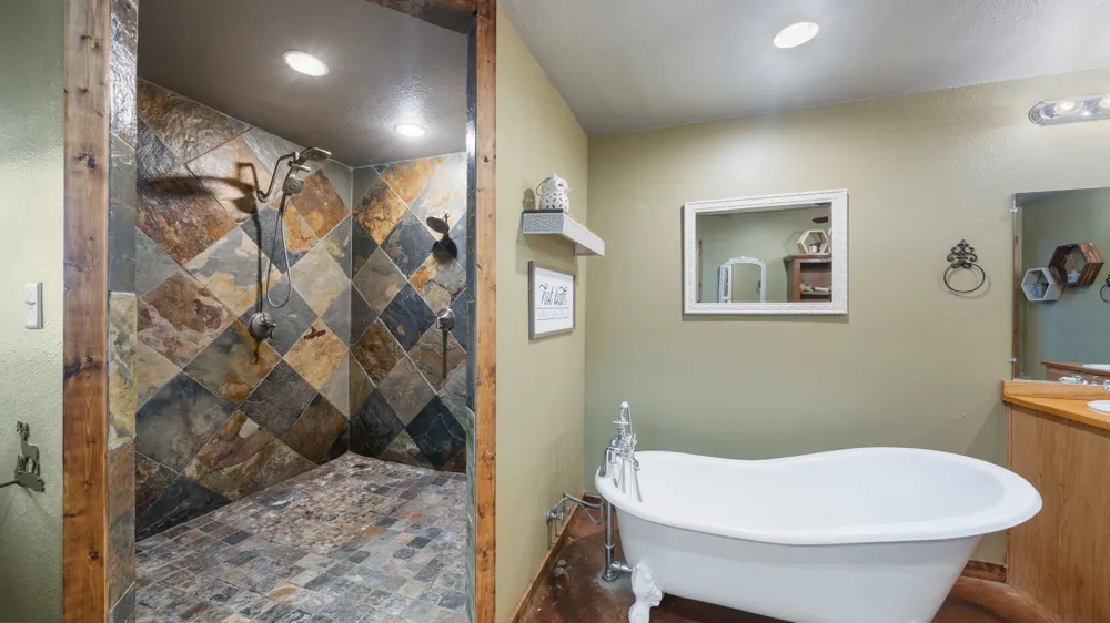 5801 County Road 4128 Scurry, TX 75158