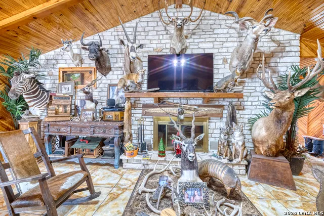 969 WALTER WHITE RANCH RD Leakey, TX 78873