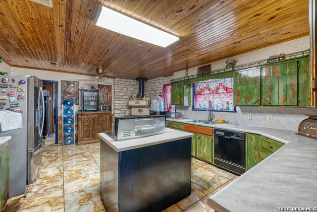 969 WALTER WHITE RANCH RD Leakey, TX 78873