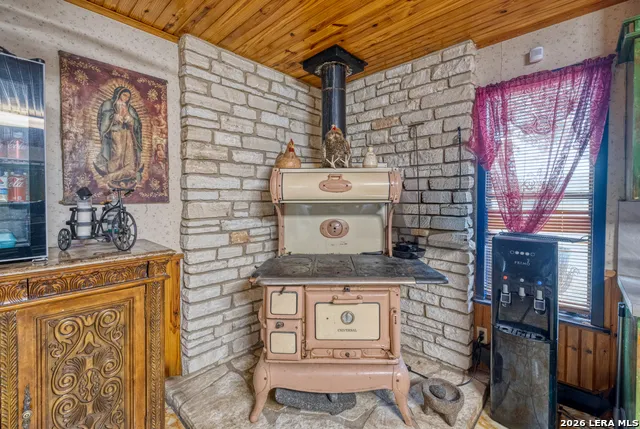 969 WALTER WHITE RANCH RD Leakey, TX 78873
