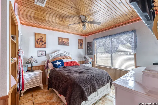 969 WALTER WHITE RANCH RD Leakey, TX 78873