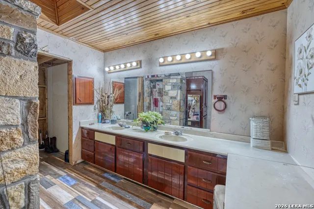 969 WALTER WHITE RANCH RD Leakey, TX 78873