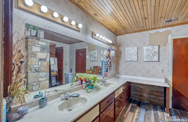969 WALTER WHITE RANCH RD Leakey, TX 78873