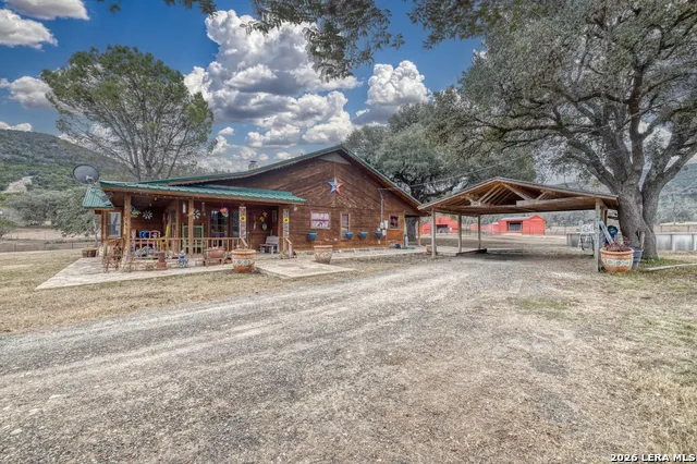 969 WALTER WHITE RANCH RD Leakey, TX 78873
