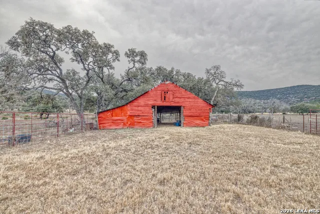 969 WALTER WHITE RANCH RD Leakey, TX 78873
