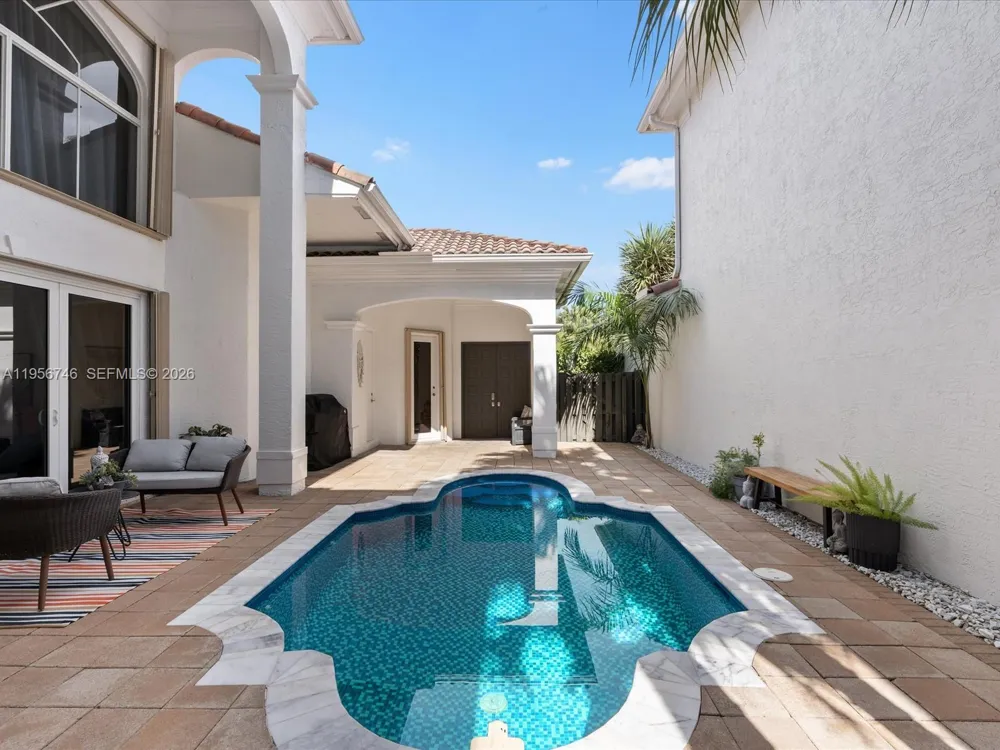 3960 194th Trl Sunny Isles Beach, FL 33160