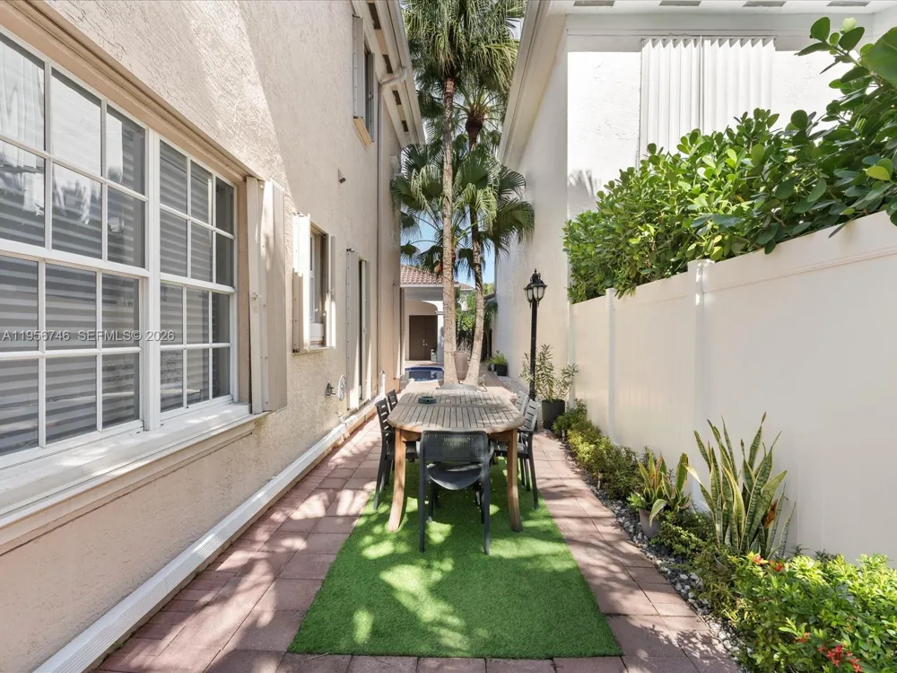 3960 194th Trl Sunny Isles Beach, FL 33160