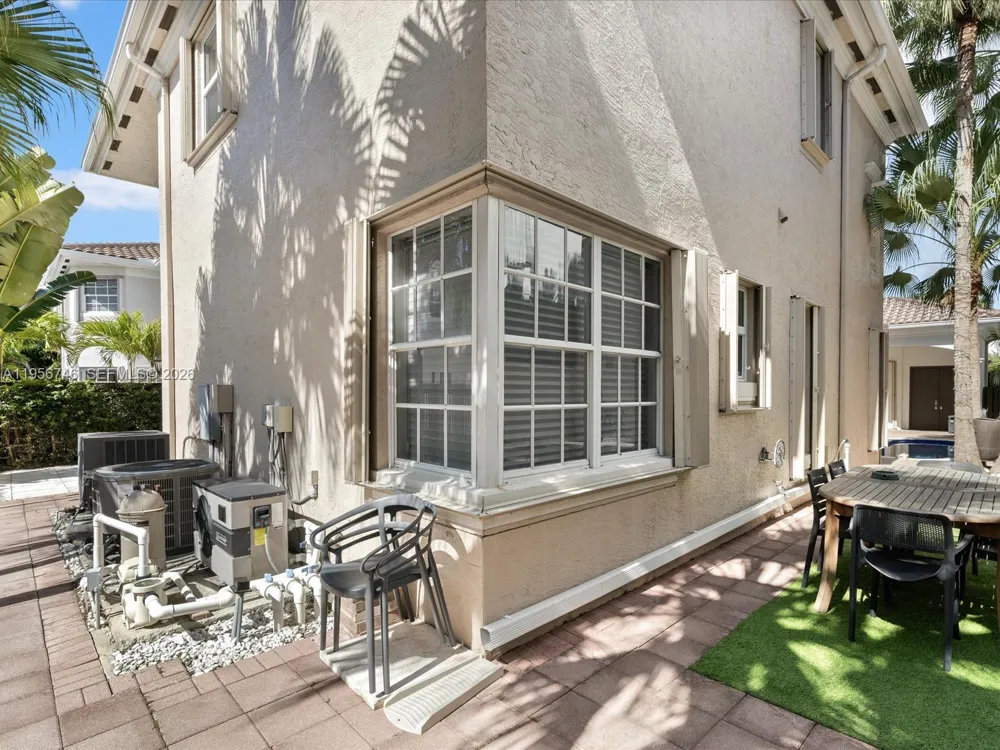 3960 194th Trl Sunny Isles Beach, FL 33160