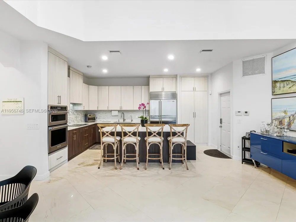 3960 194th Trl Sunny Isles Beach, FL 33160