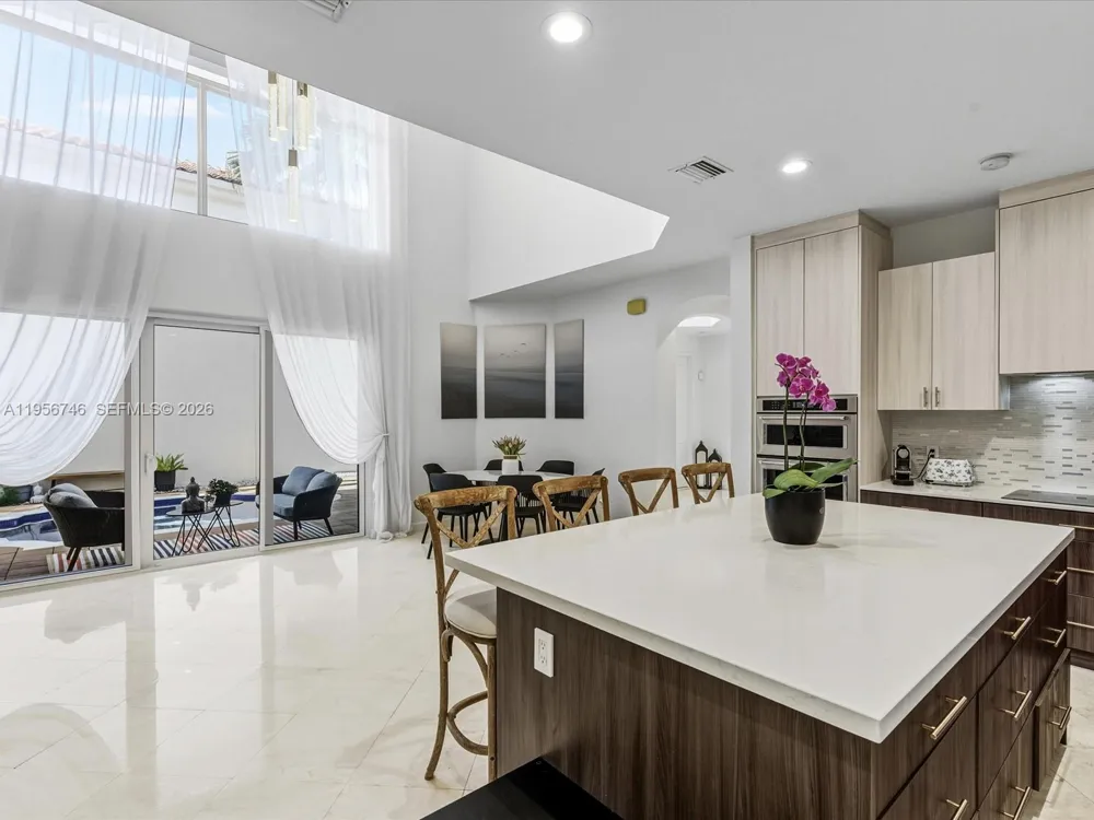3960 194th Trl Sunny Isles Beach, FL 33160