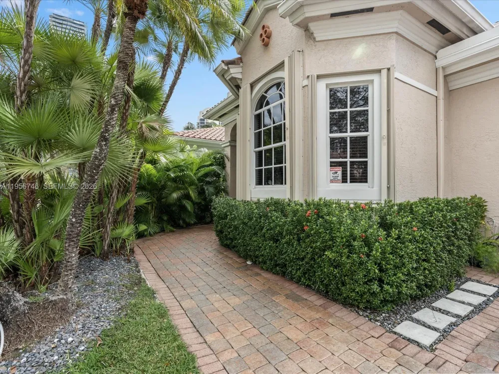 3960 194th Trl Sunny Isles Beach, FL 33160