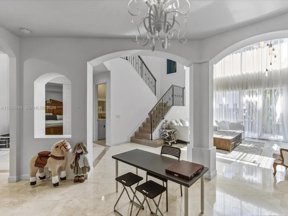 3960 194th Trl Sunny Isles Beach, FL 33160