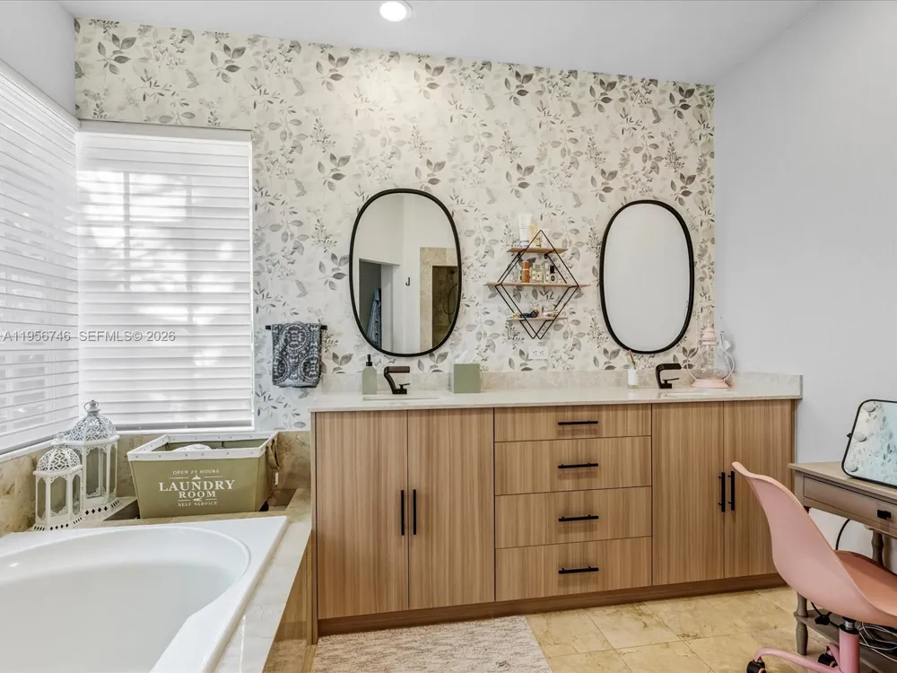 3960 194th Trl Sunny Isles Beach, FL 33160