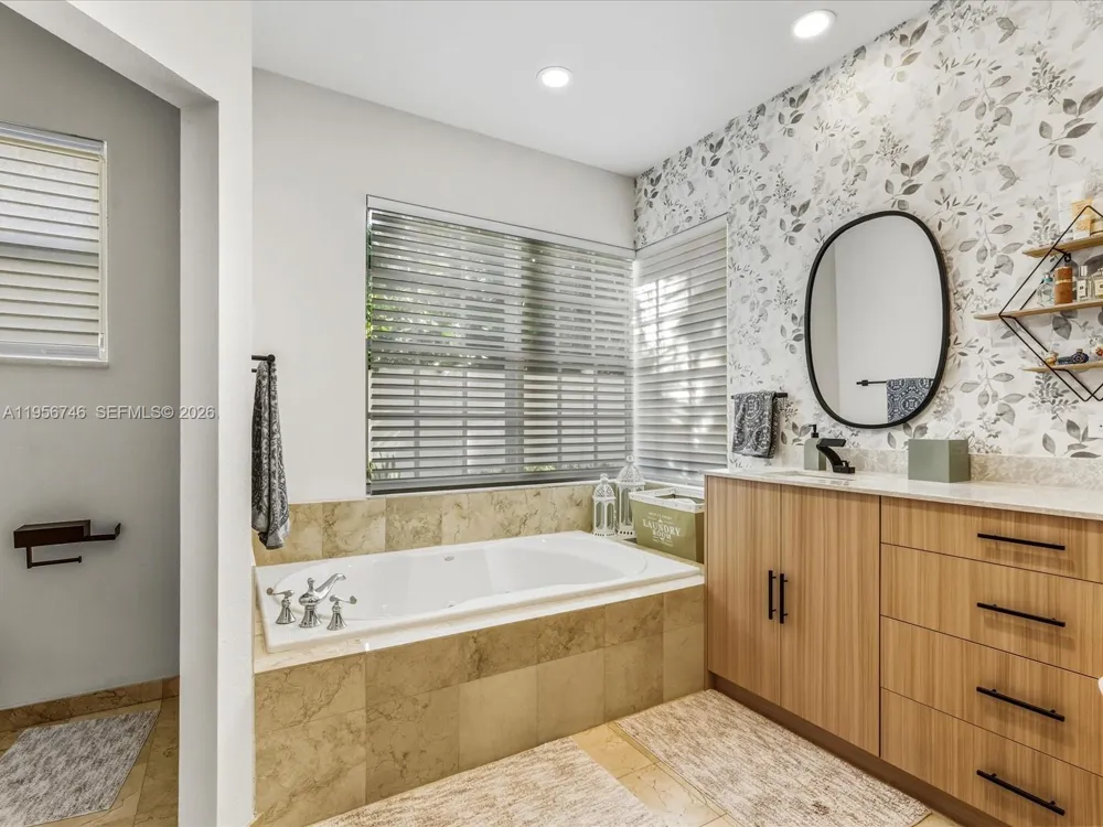 3960 194th Trl Sunny Isles Beach, FL 33160